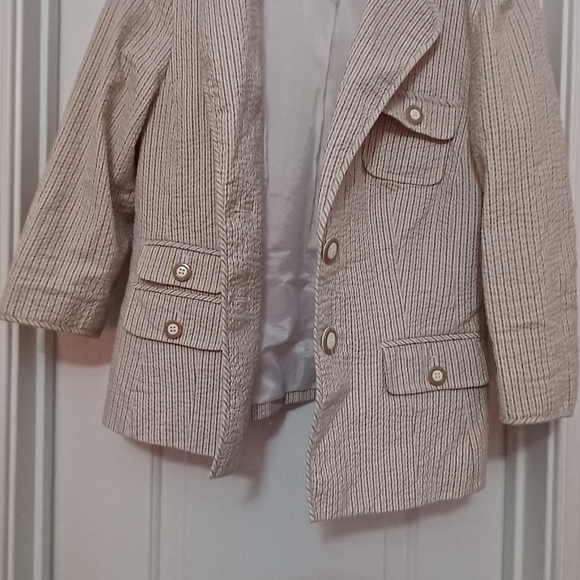 Kasper beige/white stripe, front button, long sleeve, lined jacket. Size 12. - Picture 1 of 5